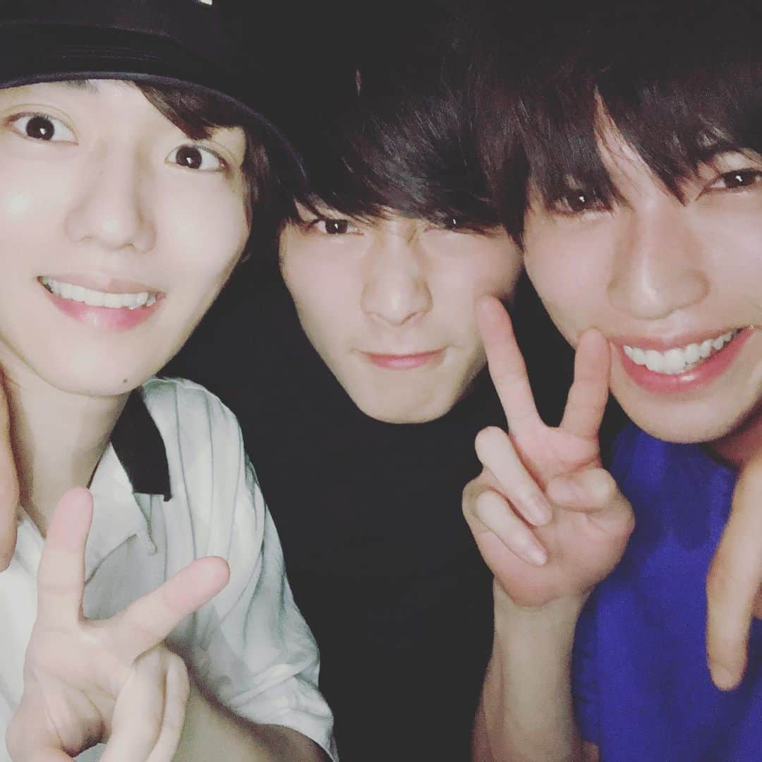 櫻井圭登のインスタグラム：「先日、広樹と亮とご飯しました。 三人が揃うと何か凄い嬉しい。 いつまでも最高の戦友。  話が尽きなくて、 永遠と喋ってました笑  これからもそれぞれの道で 頑張ろうな。 最高に元気貰いました。  またいつか共演出来ますように。」