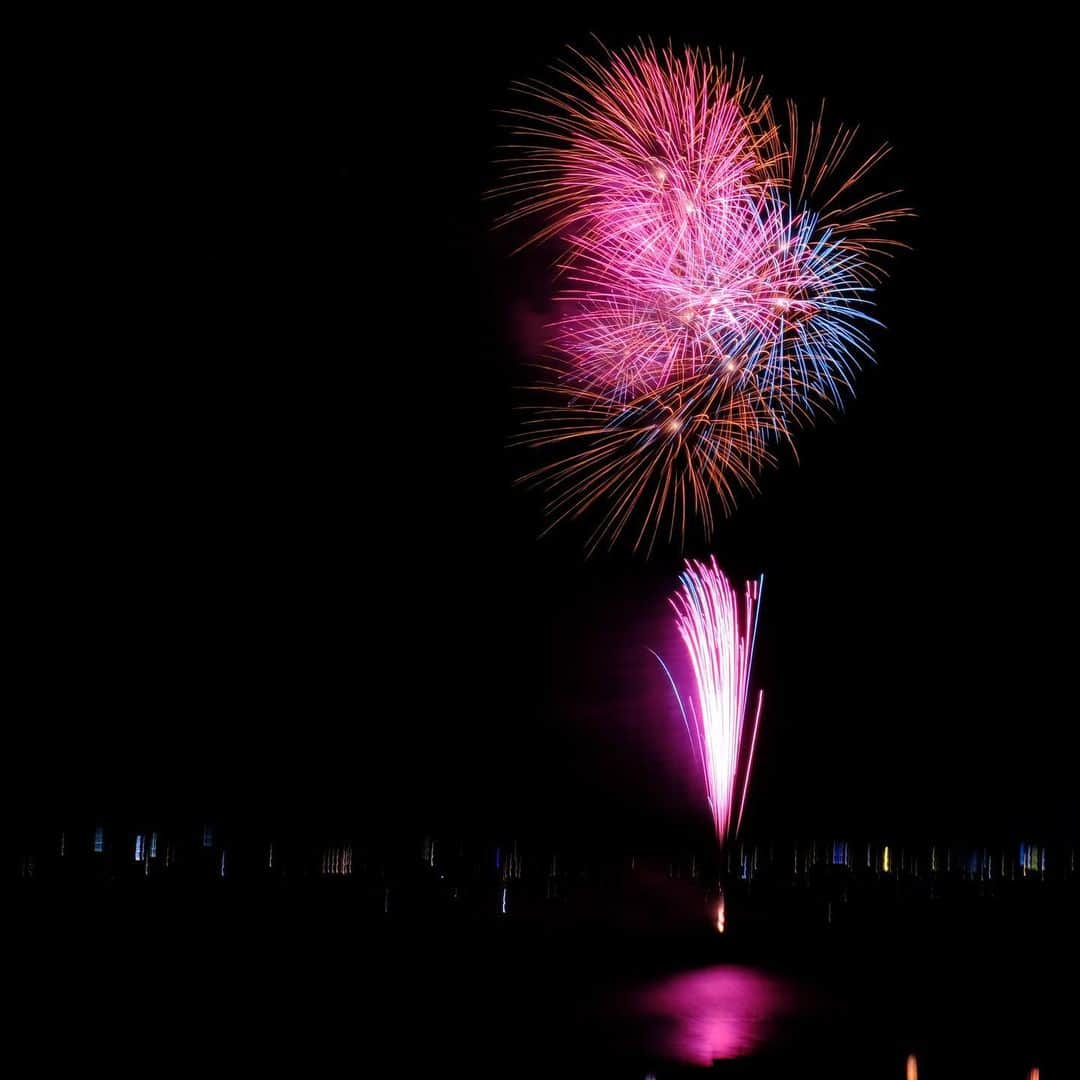 のインスタグラム：「水面に映る #長岡花火大会 #🎆」