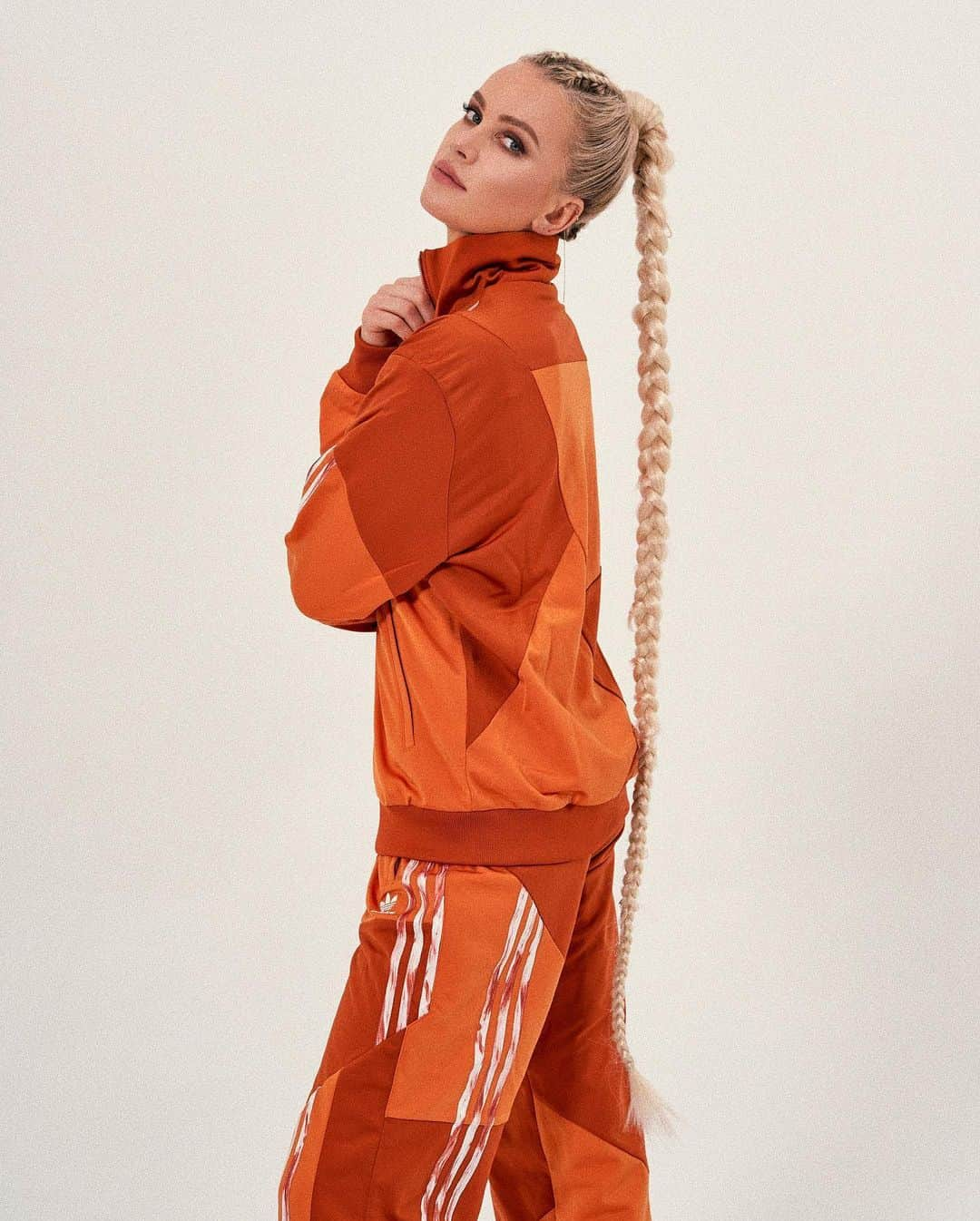 Juliett K.さんのインスタグラム写真 - (Juliett K.Instagram)「#OZWEEGO #adidasoriginals #adidasoriginalsbydaniellecathari #adidas_ambassador」8月4日 0時00分 - maffashion_official