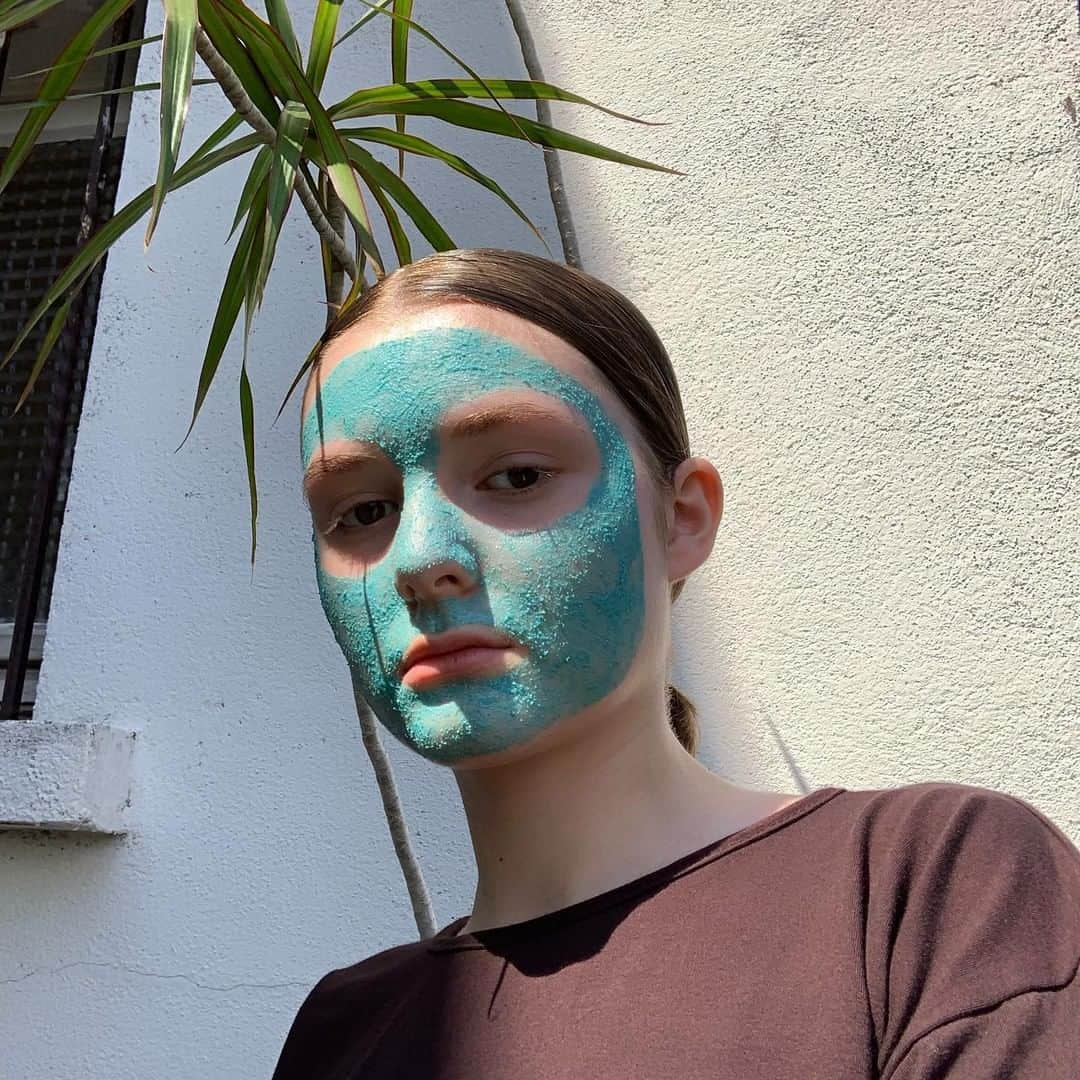 LUSH Cosmeticsさんのインスタグラム写真 - (LUSH CosmeticsInstagram)「Don't Look At Me Fresh Face Mask is like a good skin combo pack: it brightens, scrubs away dead skin and softens, too. Masks that only do one thing? Save it. 💙 / 📸: @jessica.princi⁠ *⁠ *⁠ *⁠ *⁠ *⁠ #veganbeauty #crueltyfreebeauty #crueltyfree #crueltyfreecosmetics #veganlife #vegan #greenbeauty #vegansofig #veganliving #vegans #vegancosmetics #veganbeauty #skincare #skincareroutine」8月4日 0時00分 - lushcosmetics