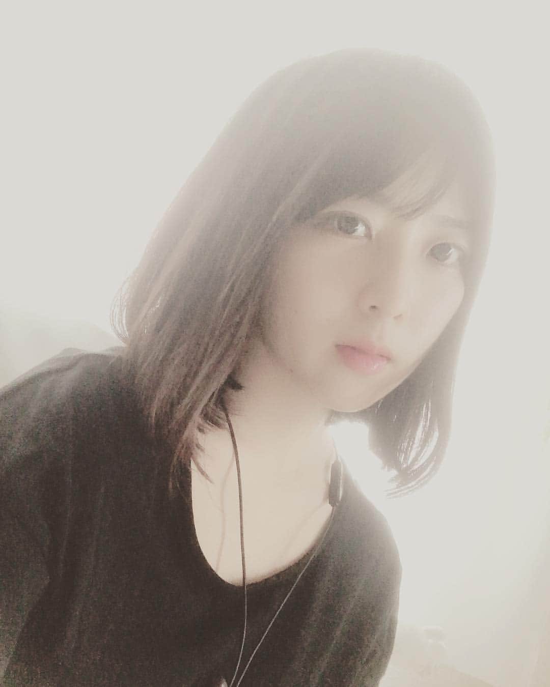 ハマカワフミエのインスタグラム：「Twitterでご好評いただいた、3年ぶりの前髪有りスタイル 毎日巻くのはズボラゆえ出来ないけど、綺麗に切っていただいたから、なるべく維持したいですね。 #loawe 江田さん、いつもいつも本当にありがとう。」