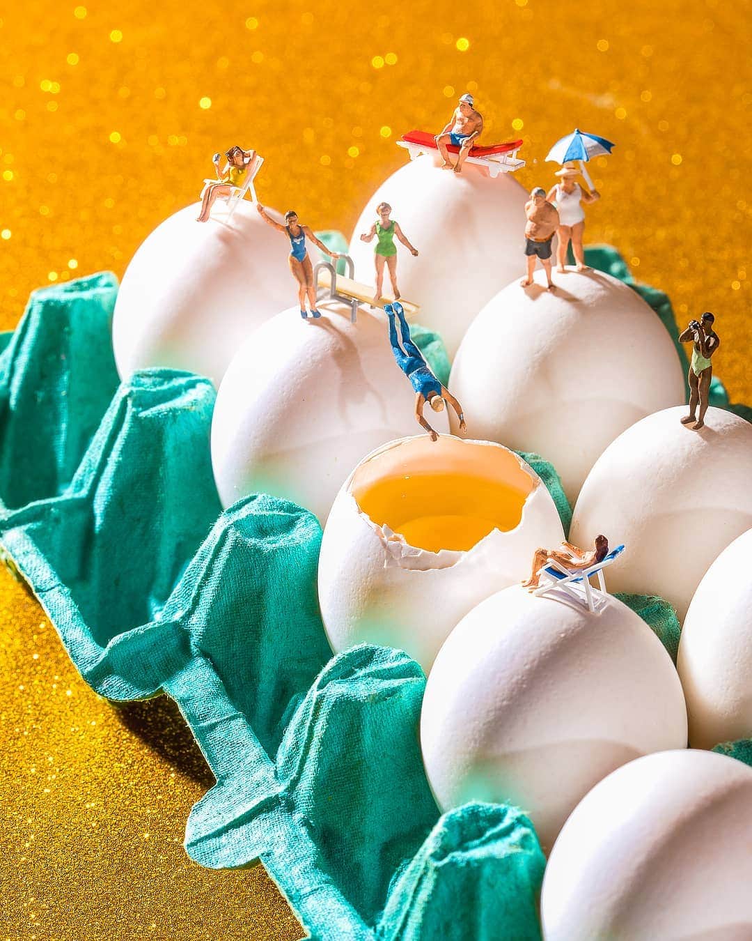 Eggs Conceptさんのインスタグラム写真 - (Eggs ConceptInstagram)「Take a dip and relax 🏊🌞 by 👉 Renan Viana @encolhiaspessoas 👈  #encolhiaspessoas #RenanViana #eggsconcept #egg #eggs #summer #summervibes #lifestyle #summerdays #instaeggs #eggsart #instagood #eier #ous #oeufs #яйца #yumurta #tojás #jajka #卵 #littlepeople #littlepeoplebigworld #august #augusti #Srpen #Août #thehappynow #365_today #365 #happytime」8月4日 0時08分 - eggsconcept