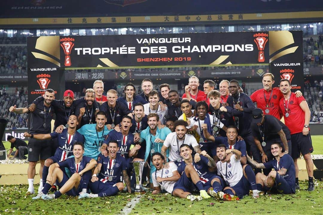 マルコス・アオアス・コレアのインスタグラム：「Champion mon FRÈRE! 🤙🏽🏆🔴🔵」