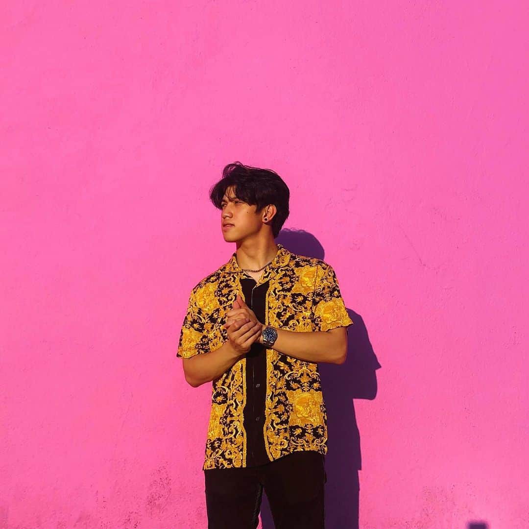 Ranz Kyleさんのインスタグラム写真 - (Ranz KyleInstagram)「The pink wall itself 🤷🏻‍♂️😂 got to snap a pic real quick 📸」8月4日 0時32分 - ranzkyle
