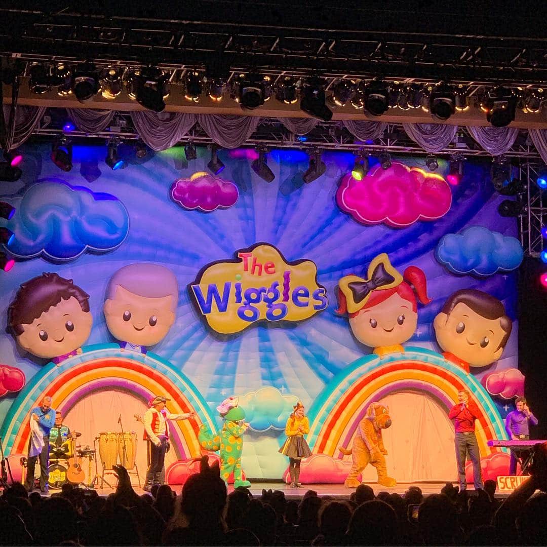 ターニャ・テイトさんのインスタグラム写真 - (ターニャ・テイトInstagram)「We saw The Wiggles yes!! This was our view of the stage. But we got even closer. Join our morning #youtubelive to hear all about the amazing concert we went to see. ... ... 👉🏻youtube.com/tanyatatetube👈🏻 #subscribe ... ... #thewiggles #queentanyatate #tanyatate #thewiggles #concerttour #livestream #thewiggles @anthony_wiggle @simon_wiggle @emma_wiggle @lachy_wiggle @thewiggles @ppaddick #wagsthedog #dorothythedinosaur #captainfeathersword」8月4日 0時31分 - tanyatate