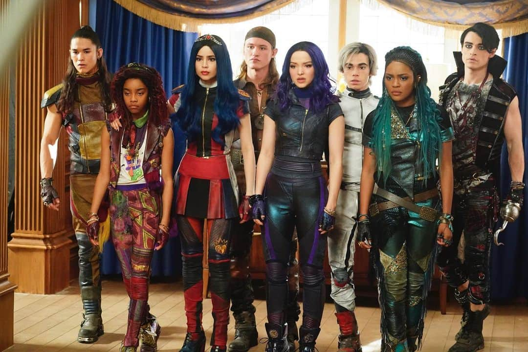 Disney Channelさんのインスタグラム写真 - (Disney ChannelInstagram)「Quick! Comment your favorite scene from #Descendants3! 🎬」8月4日 0時42分 - disneychannel