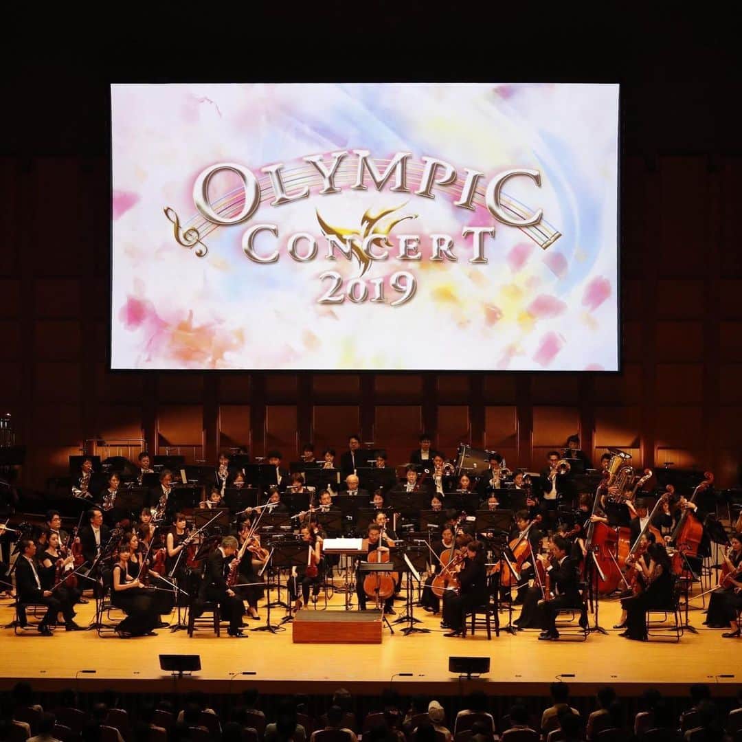 のインスタグラム：「「オリンピックコンサート2019 in 川越」が本日開催されました。感動的なオリンピック映像と壮大なシンフォニーオーケストラが共演し、ゲストアスリートとして、リオデジャネイロオリンピックに出場したラグビーフットボールの中村知春選手と、プロゴルファーの中嶋常幸さん、深堀圭一郎さんが出演。開幕まで1年を切った東京2020大会への期待がさらに高まるステージとなりました🎼🎹🎻（写真：フォート・キシモト） . Olympic Concert 2019 in Kawagoe was held on 3rd August. Spectacle collaboration of Olympics highlight scenes and orchestra sound was met with great applause from the audiences. . #中村知春 #ChiharuNakamura #中嶋常幸 #TsuneyukiNakajima #深堀圭一郎 #KeiichiroFukabori #がんばれニッポン #JapaneseOlympicCommittee #TEAMNIPPON #オリンピック #Olympics #オリンピックコンサート #川越 . 📸 PHOTO KISHIMOTO」