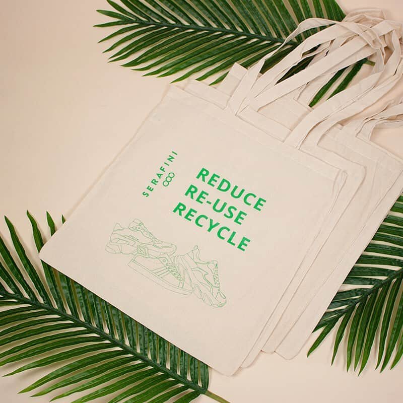 のインスタグラム：「Reduce-reuse-recycle! Say NO to plastic bags. 🌱 Discover our promo, only on serafinishop.com! #weareserafini #noplastic . . . #fashiongram#shoestrend#sneakers#fashion#shoes#instafashion#fashiontrend#topshoes#shoesaddict#webstagram#sneakerstore#italian#style#fw19#newcollection#trend」