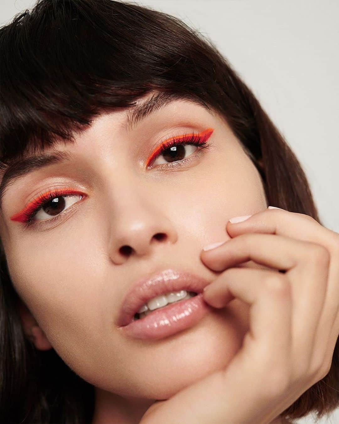 Bloomingdale'sさんのインスタグラム写真 - (Bloomingdale'sInstagram)「When your makeup is🔥! Who else is feeling orange eyeliner? . . . . . . . #CateyeLiner #WingedEyeliner #ColorfulMakeup #BeautyObsessed #MakeupLook #Bloomingdales」8月4日 1時03分 - bloomingdales