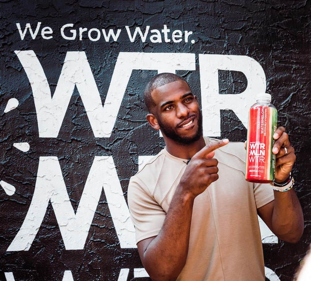 クリス・ポールさんのインスタグラム写真 - (クリス・ポールInstagram)「Sending much love to the team at @wtrmlnwtr on #NationalWatermelonDay! Couple years ago we started working together to bring a healthy alternative to sports drinks and what a rewarding journey it's been!! To be the best version of you that you can be, you have to start with what you put in your body... 🙌🏾🍉」8月4日 1時17分 - cp3