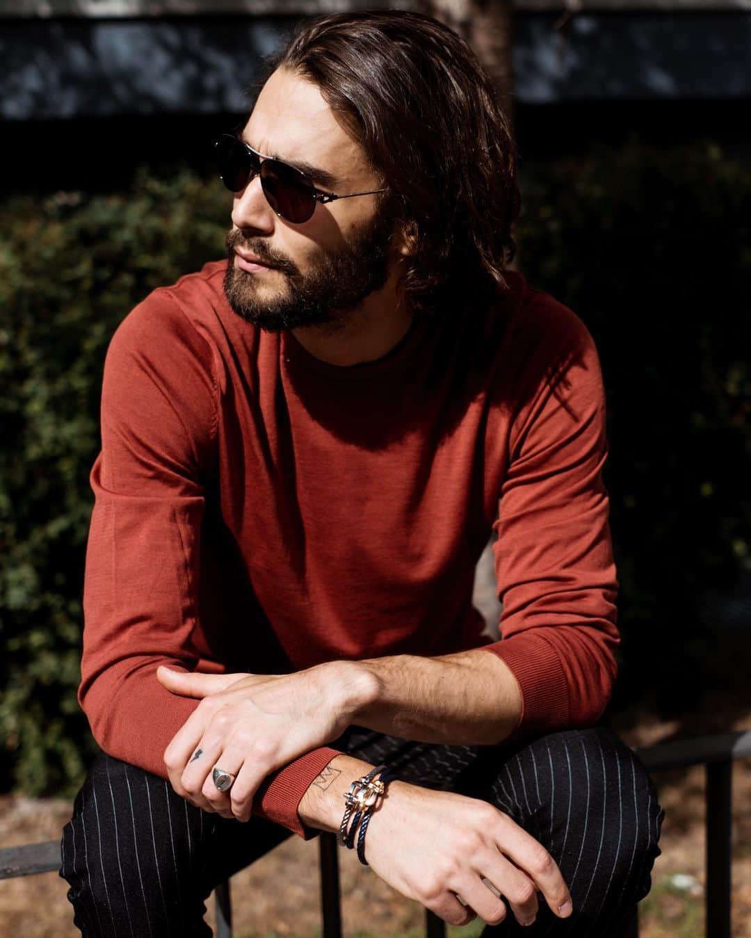 NICOLAS SIMOESのインスタグラム：「Shades of shadows for @fredjewelry ☀️✨ Enjoy your summer guys! #FredParis #Force10 😎 #EnPartenariatAvecFred」