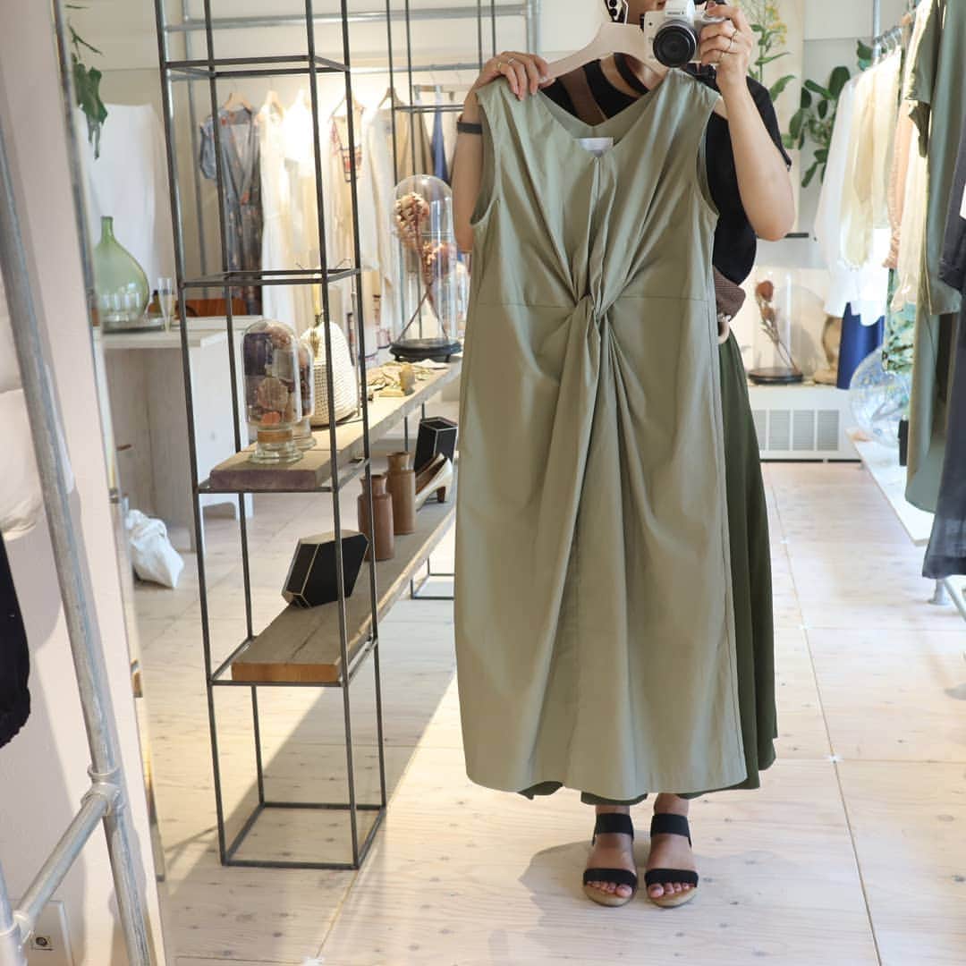 Eri Satoさんのインスタグラム写真 - (Eri SatoInstagram)「先日はモアプラス( @moreplus.inc ) の展示会に行ってきました😊 たまたま会えた @mi_0730_mk ちゃんと @hirorin.29 ちゃん💕 グリーンリンクしてた😲✨ ひろりんちゃんのワンピはモアプラスなんだって！可愛いよね😍 · モアプラスのお洋服は生地も縫製もとってもキレイ✨ ヴィンテージ感のあるレース使いとか、個性的な切り替えとか··· 見てるだけでも幸せになれそう···😍 高身長に嬉しい丈感も🙆✨ · ポップアップショップでお目にかかる機会がありますよ！ お近くにお越しの際はぜひ💕 · 👉池袋西武  3階  POPUP 期間  7/17(水)-8/6(火) · 👉銀座三越  3階  ルプレイス 期間  8/21(水)～ · 👉 新宿高島屋 新館 3階 オーバーザセンチュリー」8月4日 1時11分 - satoeri626