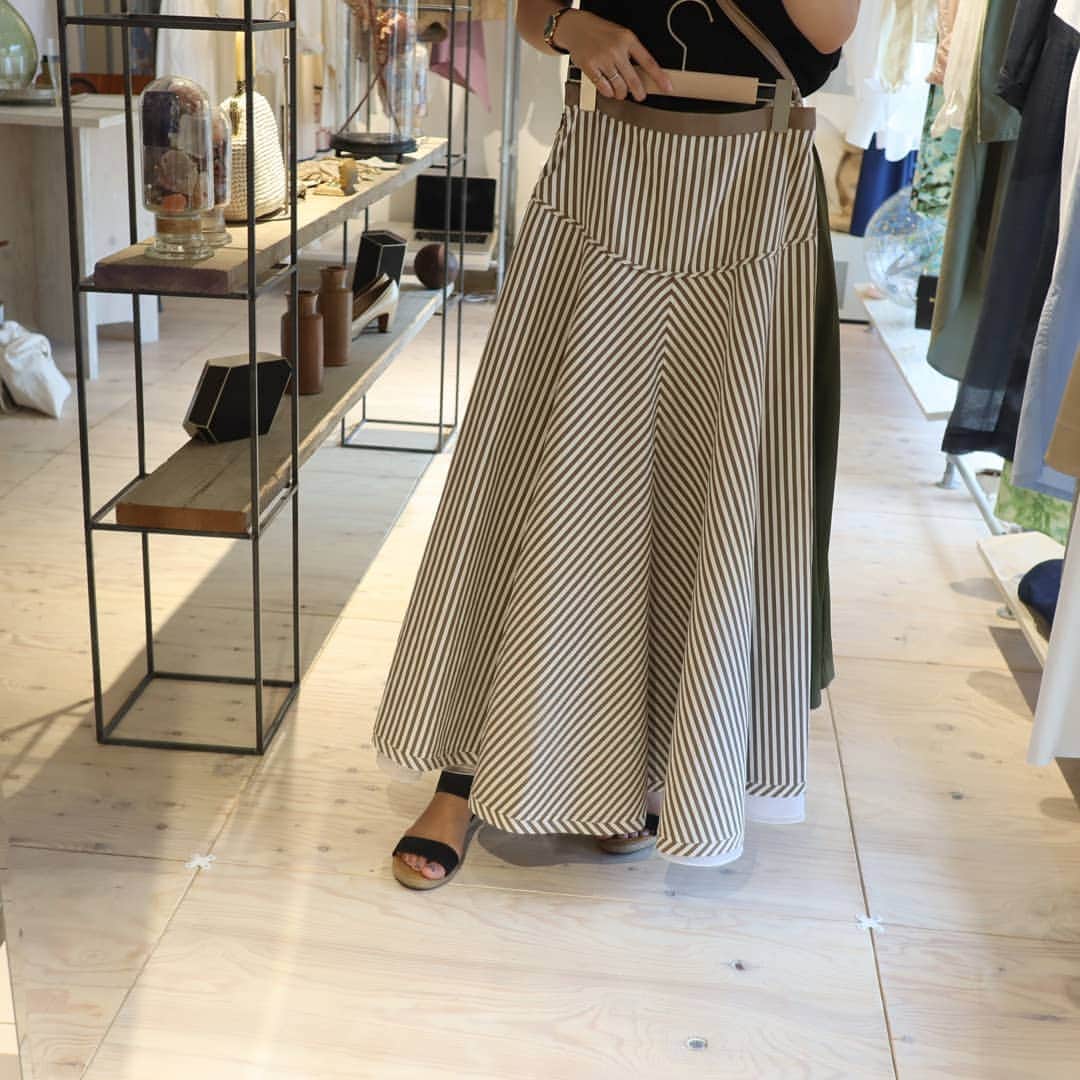 Eri Satoさんのインスタグラム写真 - (Eri SatoInstagram)「先日はモアプラス( @moreplus.inc ) の展示会に行ってきました😊 たまたま会えた @mi_0730_mk ちゃんと @hirorin.29 ちゃん💕 グリーンリンクしてた😲✨ ひろりんちゃんのワンピはモアプラスなんだって！可愛いよね😍 · モアプラスのお洋服は生地も縫製もとってもキレイ✨ ヴィンテージ感のあるレース使いとか、個性的な切り替えとか··· 見てるだけでも幸せになれそう···😍 高身長に嬉しい丈感も🙆✨ · ポップアップショップでお目にかかる機会がありますよ！ お近くにお越しの際はぜひ💕 · 👉池袋西武  3階  POPUP 期間  7/17(水)-8/6(火) · 👉銀座三越  3階  ルプレイス 期間  8/21(水)～ · 👉 新宿高島屋 新館 3階 オーバーザセンチュリー」8月4日 1時11分 - satoeri626