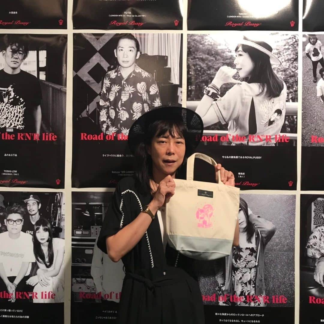 椿鬼奴さんのインスタグラム写真 - (椿鬼奴Instagram)「先日ROYAL PUSSY 20th anniversary exhibitionへ〜 #royalpussy #先日つって先月ですね」8月4日 1時14分 - tsubakioniyakko