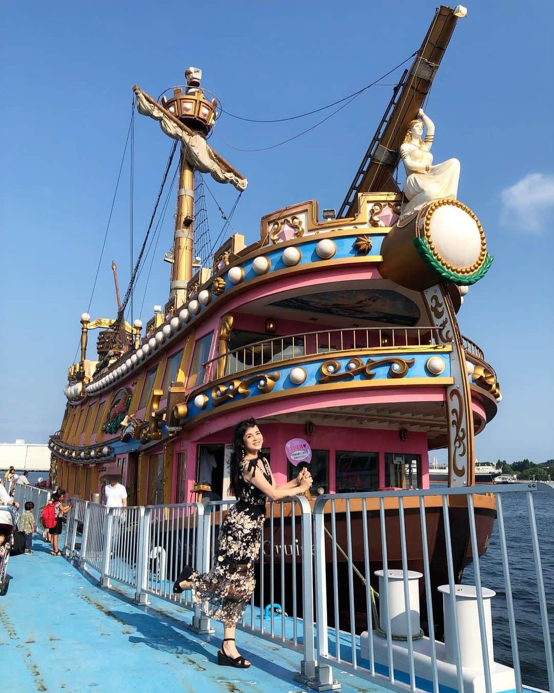 加藤美佐子さんのインスタグラム写真 - (加藤美佐子Instagram)「夏は海にBBQに船に花火💓  子供達100人招待の海賊船プロジェクト ニカラグア大使と一緒に 歌ったり、踊ったり  本当に楽しかった💓  #海賊船 #横浜 #ニカラグア大使 #船 #海賊 #japan #yokohama #ベイブリッジ #船のBBQ #夏のイベント」8月4日 1時23分 - misako.kato