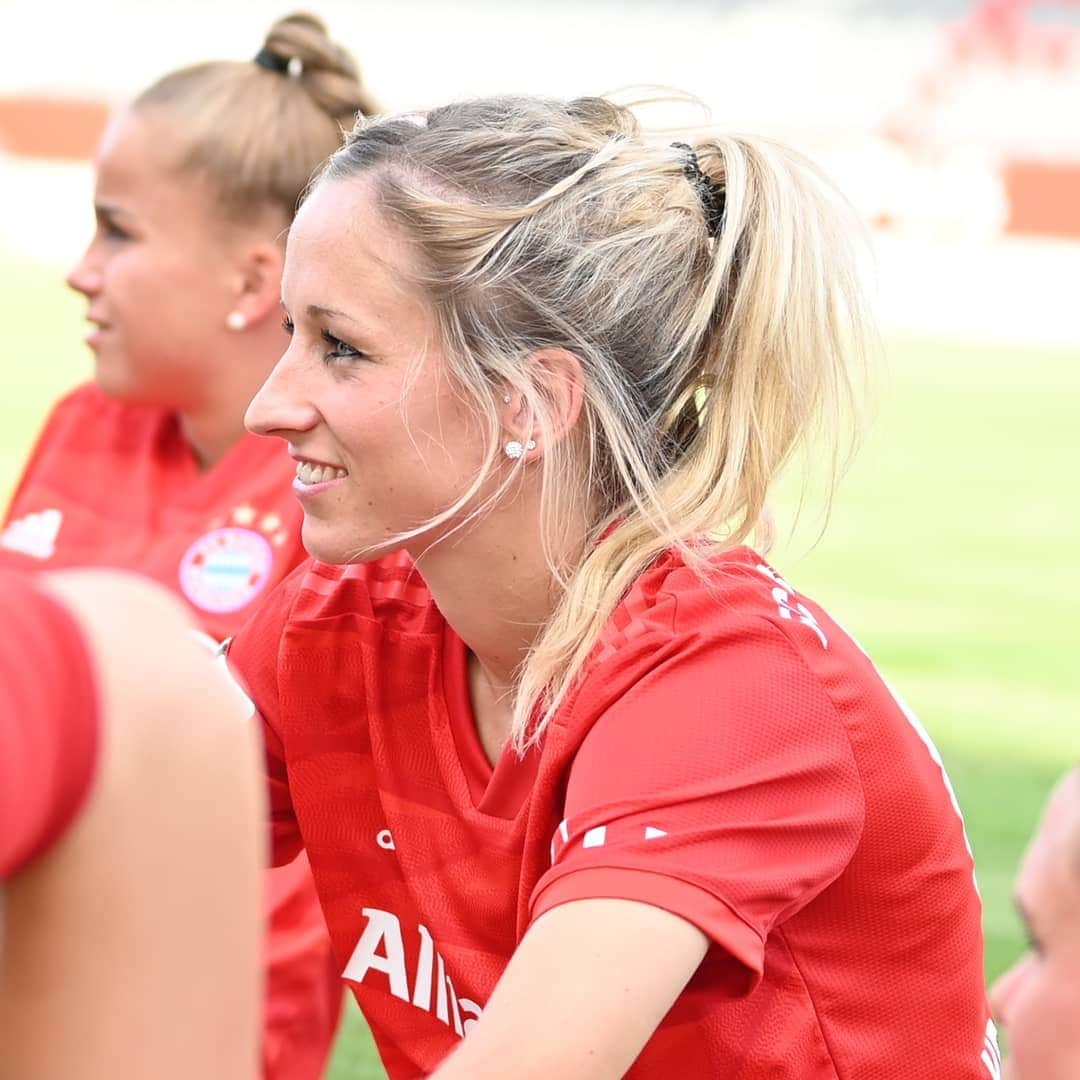 Kathy Hendrichさんのインスタグラム写真 - (Kathy HendrichInstagram)「Noch 2 Wochen bis zum Ligastart ⏳⚽... 📸: @karstenlauer #fcbayernfrauen #dieliga」8月4日 1時24分 - kathy_hendrich