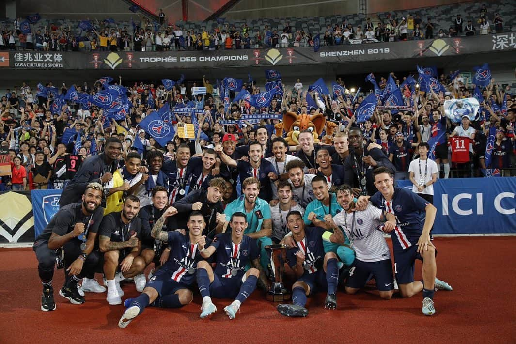 アルフォンス・アレオラさんのインスタグラム写真 - (アルフォンス・アレオラInstagram)「1er titre de la saison ! 🔴🔵 @psg」8月4日 1時28分 - alphonseareola