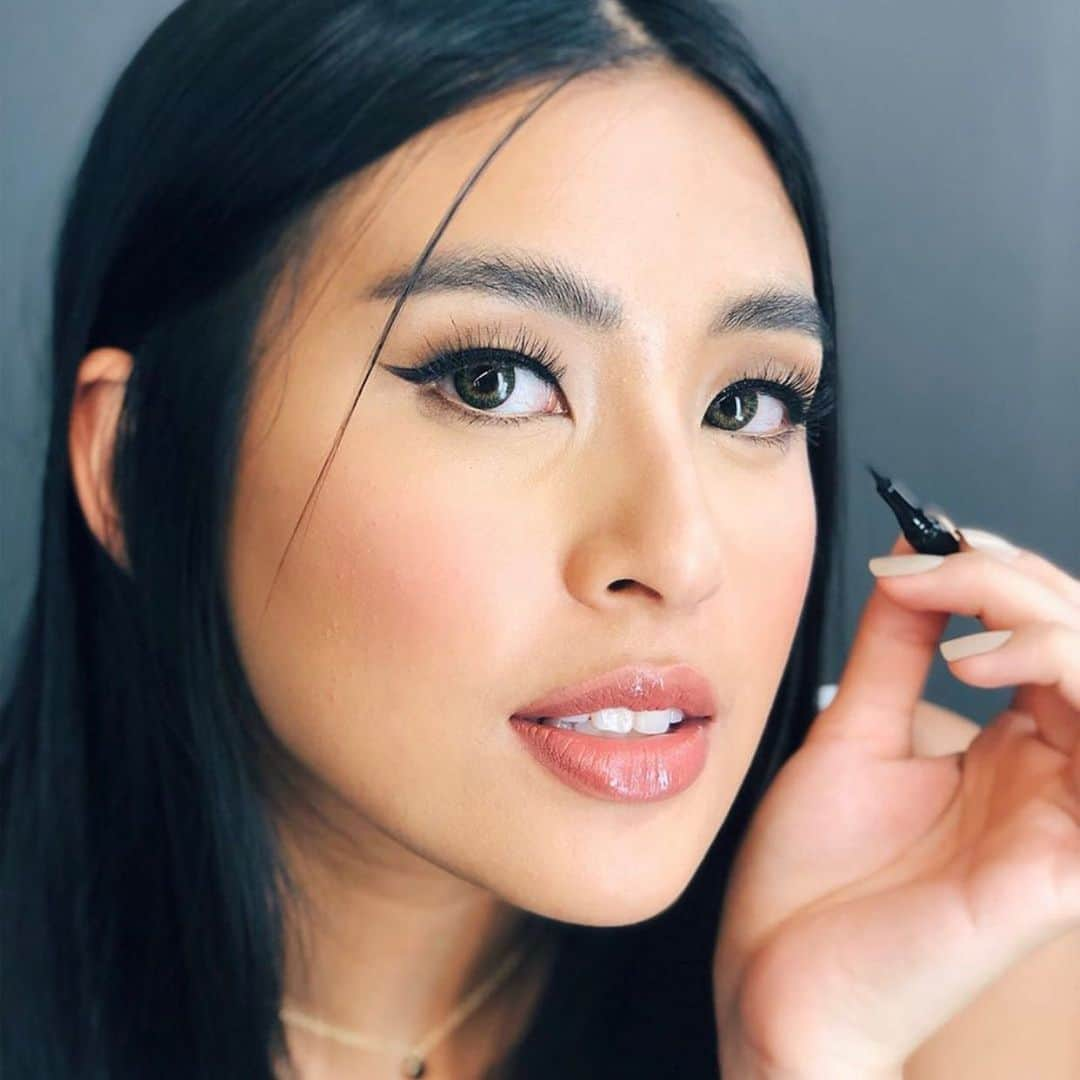 Maybelline New Yorkさんのインスタグラム写真 - (Maybelline New YorkInstagram)「Obsessed with this liner look on @gabbi 🇵🇭! She’s wearing the new line tattoo impact pen for a wing that lasts all day without smudging. Shop it now in select Asian markets!」8月4日 1時30分 - maybelline