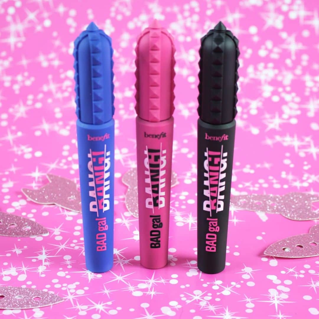Benefit Cosmetics UKさんのインスタグラム写真 - (Benefit Cosmetics UKInstagram)「#BIGGER , #BADDER lashes are for our earth babes! 🌎💕 Have you tried our newest mascara member, BADgal BANG! volumising mascara in brightening BLUE yet? 👇 #benefit #beauty #mascara #outofthisworld #bluemascara #BADgalBANG! . . . 📷 Image Description: All 3 BADgal BANG! volumising mascaras on a pink background surrounded by white stars」8月4日 1時46分 - benefitcosmeticsuk