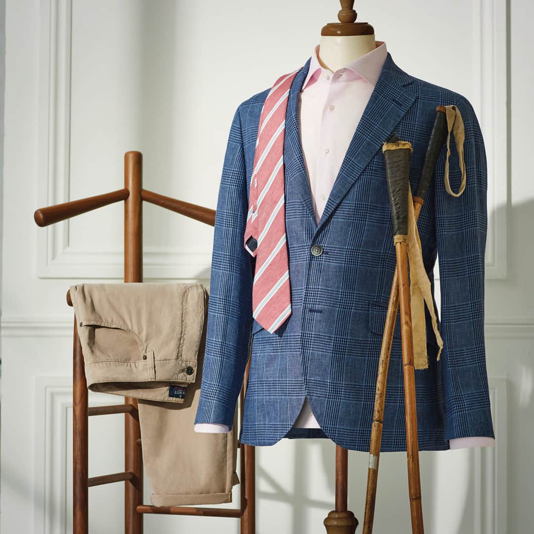 ハケットのインスタグラム：「Heading to a Polo event this summer? Take outfit inspiration from this: the perfect blazer, shirt, tie and trouser combination. Simple, but always effective. #Hackett #Outfit #Menswear」