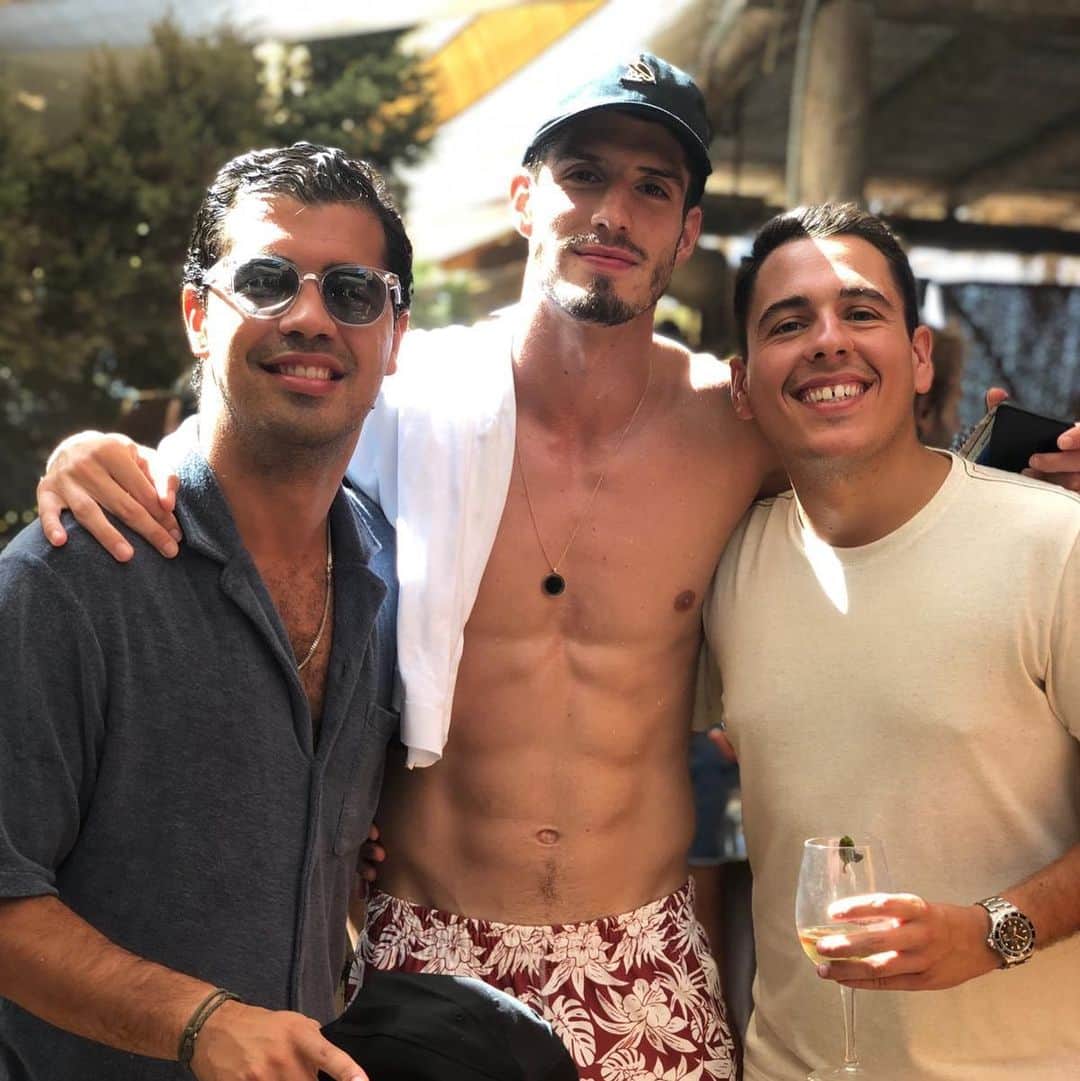 グスタヴォ・ルーカス・ドミンゲス・ピアソンのインスタグラム：「Irmãos ♥️🇵🇹」