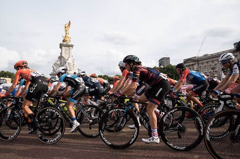 Zipp Speed Weaponryさんのインスタグラム写真 - (Zipp Speed WeaponryInstagram)「A fast day of racing @ridelondon Classique race on Saturday with a fast pace through the iconic course in London. A major crash occurred in the final sprint, affecting the results. Christine Majerus of @boelsdolmansct was 7th. 📷 @velofocus」8月4日 7時32分 - zippspeed
