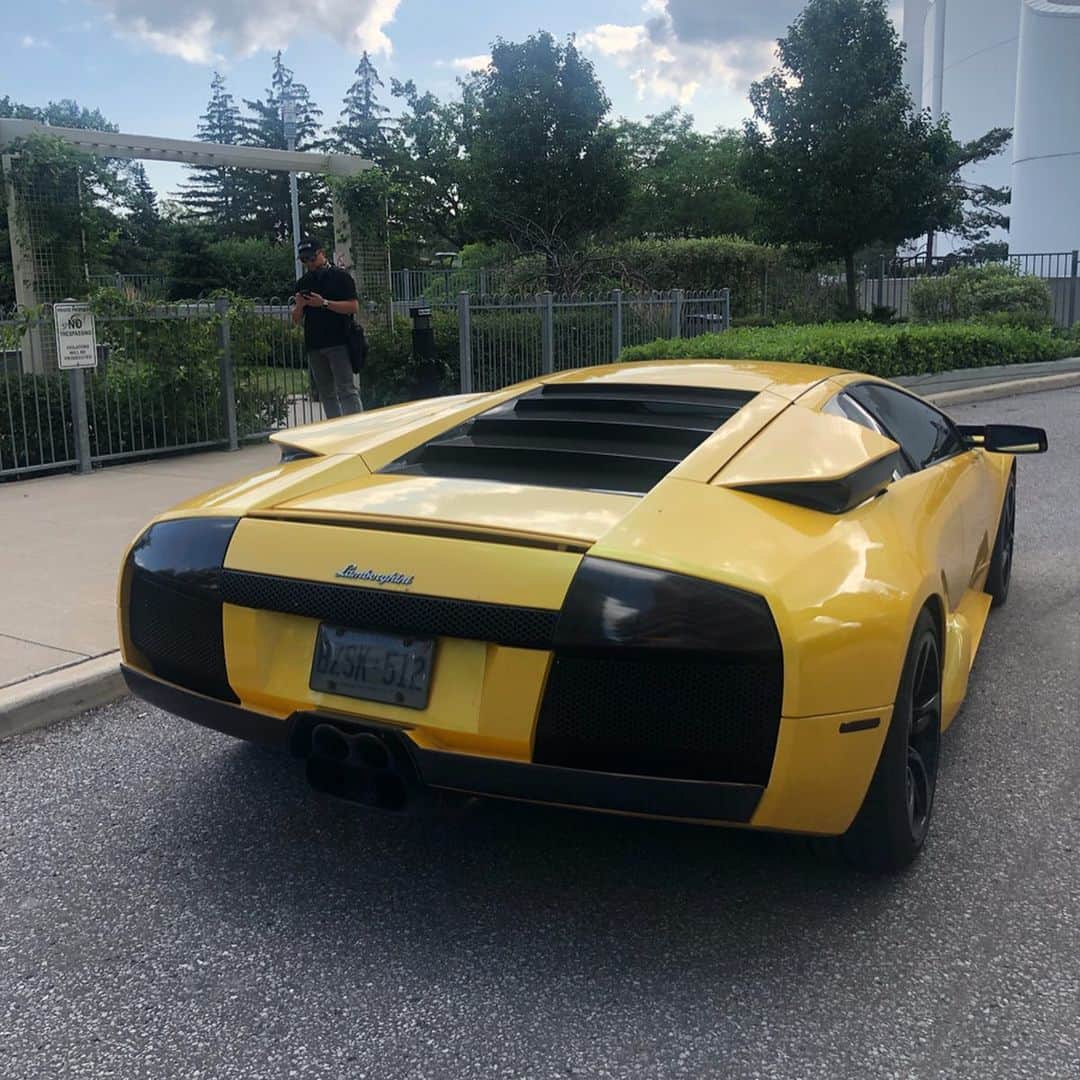 CarsWithoutLimitsさんのインスタグラム写真 - (CarsWithoutLimitsInstagram)「Yellow Murcielago, unfortunately an automatic 🥴 Photo @indujan_  #carswithoutlimits #lamborghini #murcielago #yellow #v12」8月4日 7時25分 - carswithoutlimits