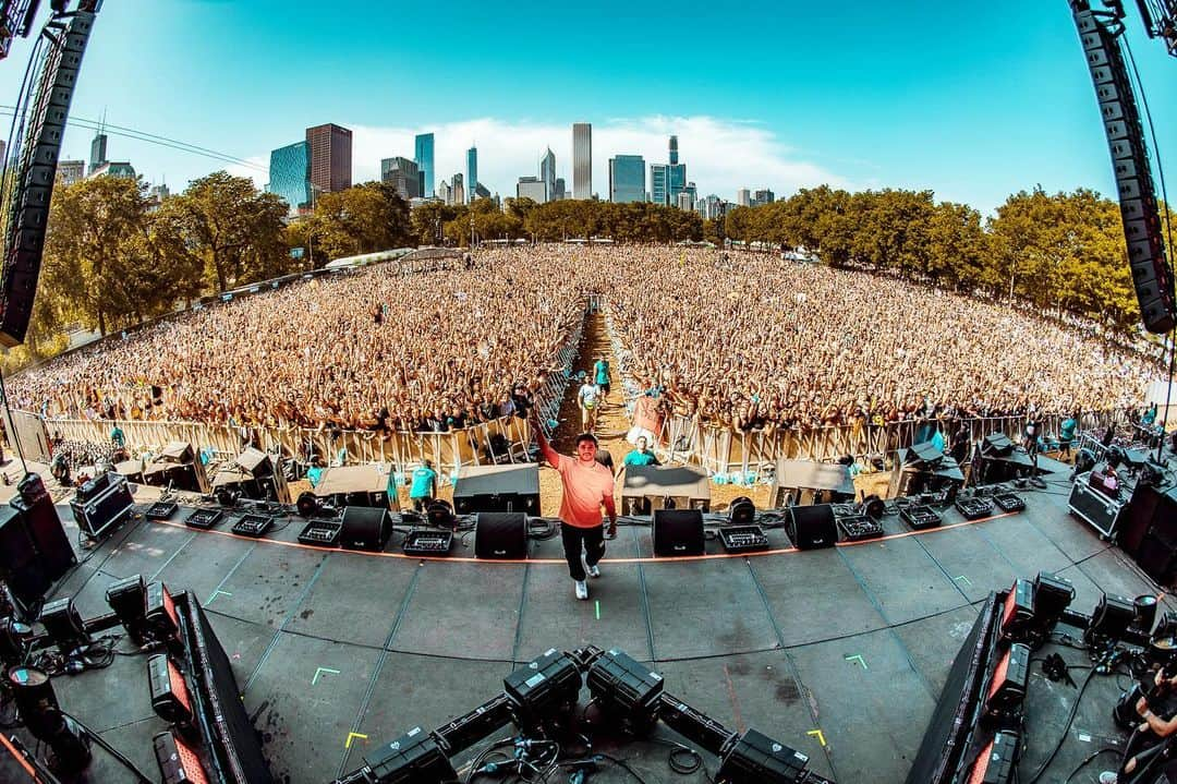 ジョナス・ブルーさんのインスタグラム写真 - (ジョナス・ブルーInstagram)「Chi Town that was incredible 🔥🇺🇸」8月4日 7時26分 - jonasblue