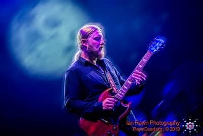 テデスキ・トラックス・バンドのインスタグラム：「Selects from night one of the Wheels Of Soul Tour stop in Atlanta. 📷: @playindeadphoto」