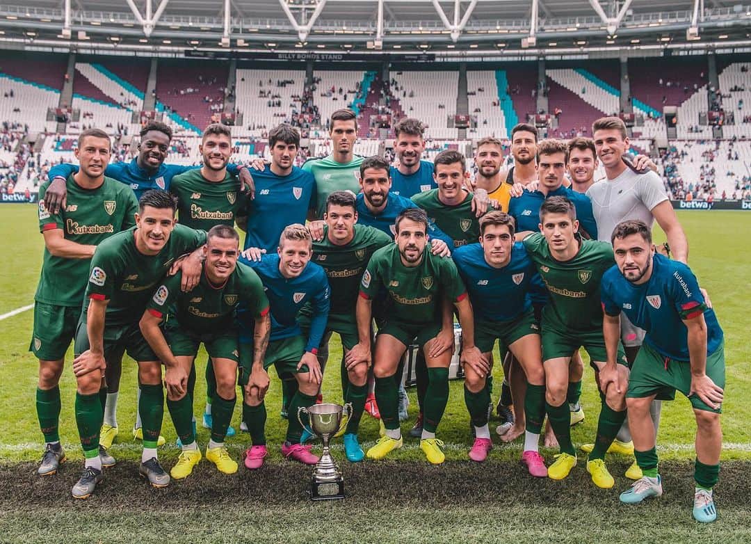 イバイ・ゴメスのインスタグラム：「Segundo partido de la semana. 2-2 vs @westham en Londres⚽️ Vuelta a Bilbo y mañana, el tercero y último en Santander 💪🏼 Aupa @athleticclub ! 🦁🔴⚪️」