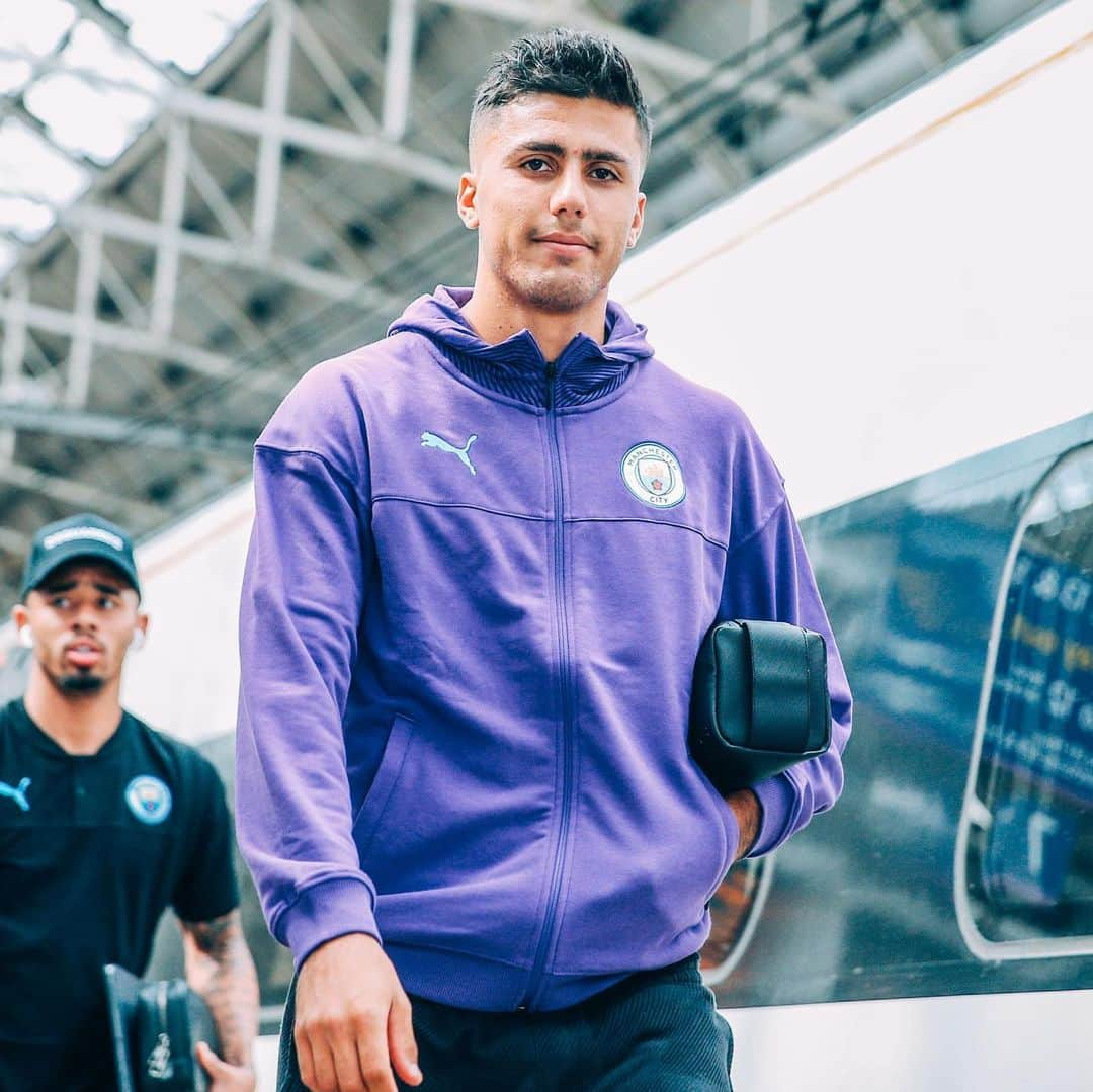 マンチェスター・シティFCさんのインスタグラム写真 - (マンチェスター・シティFCInstagram)「The one where the squad goes to Wembley...🚂🔜 #mancity」8月4日 2時31分 - mancity