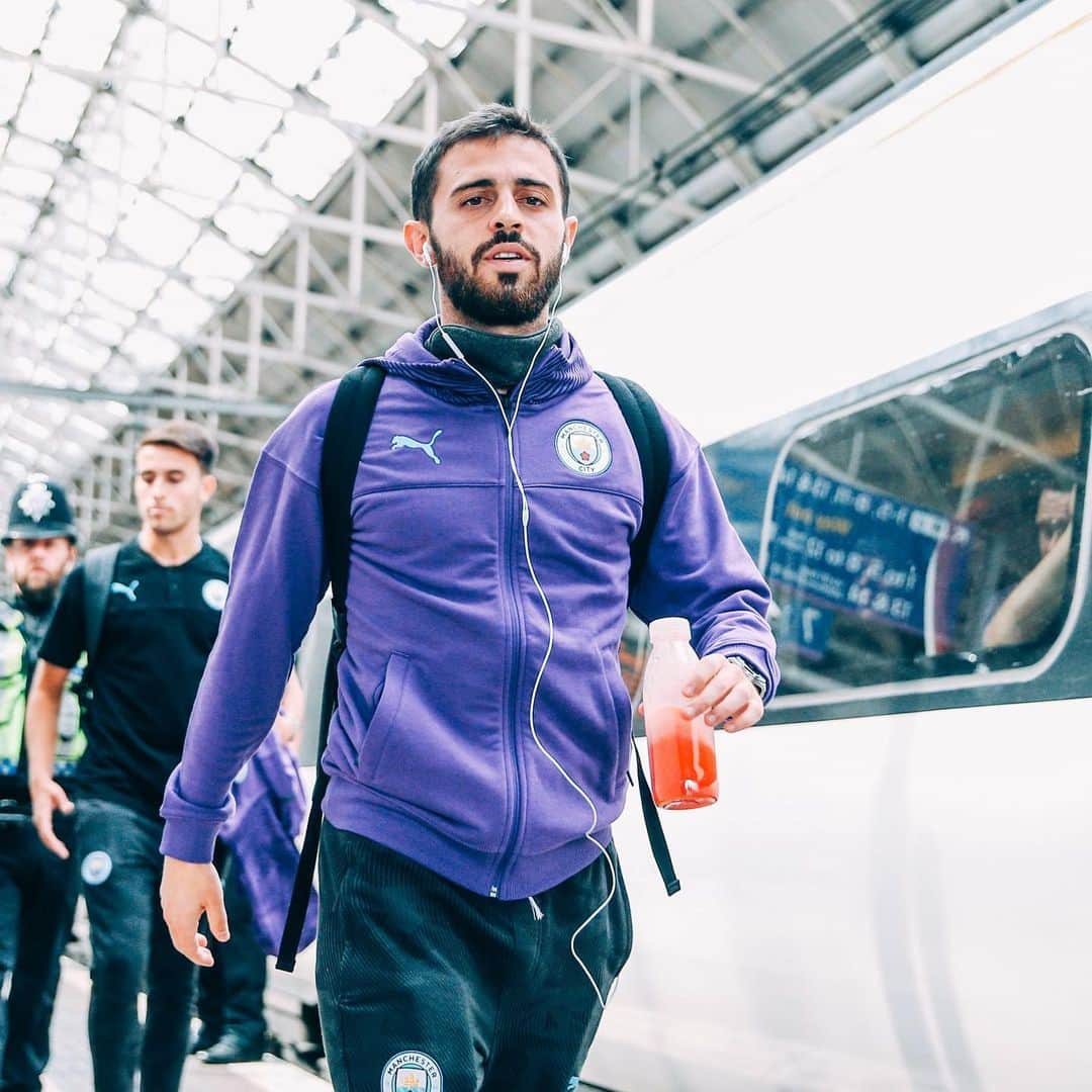 マンチェスター・シティFCさんのインスタグラム写真 - (マンチェスター・シティFCInstagram)「The one where the squad goes to Wembley...🚂🔜 #mancity」8月4日 2時31分 - mancity