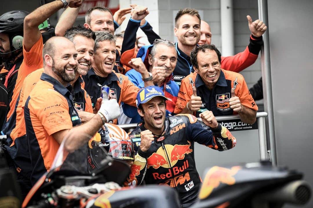 MotoGPさんのインスタグラム写真 - (MotoGPInstagram)「That first #MotoGP front row emotion! 💪💪💪 // How far can @johannzarco go in the race tomorrow starting form 3rd on the grid? 🤔 #CzechGP 🇨🇿 #JZ5 #Motorcycle #Racing #Motorsport」8月4日 2時41分 - motogp