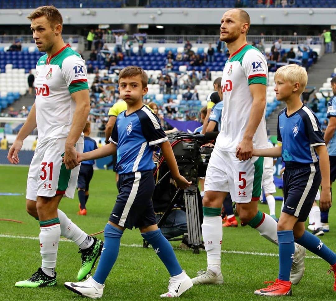 ベネディクト・ヘーヴェデスさんのインスタグラム写真 - (ベネディクト・ヘーヴェデスInstagram)「Until the end! Late goal from @grzegorz.krychowiak 💪🏼 Let’s go @fclokomotiv」8月4日 2時42分 - benwedes