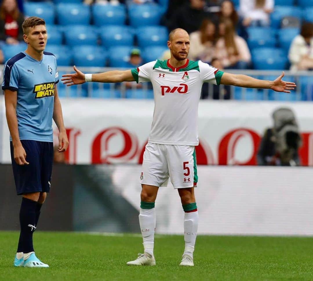 ベネディクト・ヘーヴェデスのインスタグラム：「Until the end! Late goal from @grzegorz.krychowiak 💪🏼 Let’s go @fclokomotiv」