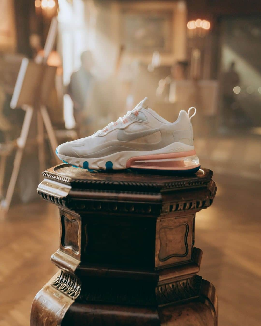 Foot Lockerさんのインスタグラム写真 - (Foot LockerInstagram)「Put it on a pedestal. The Nike 270 React ‘American Modern’ is now available.  #AM270REACT#BIGAIRWITHGO」8月4日 2時42分 - footlocker