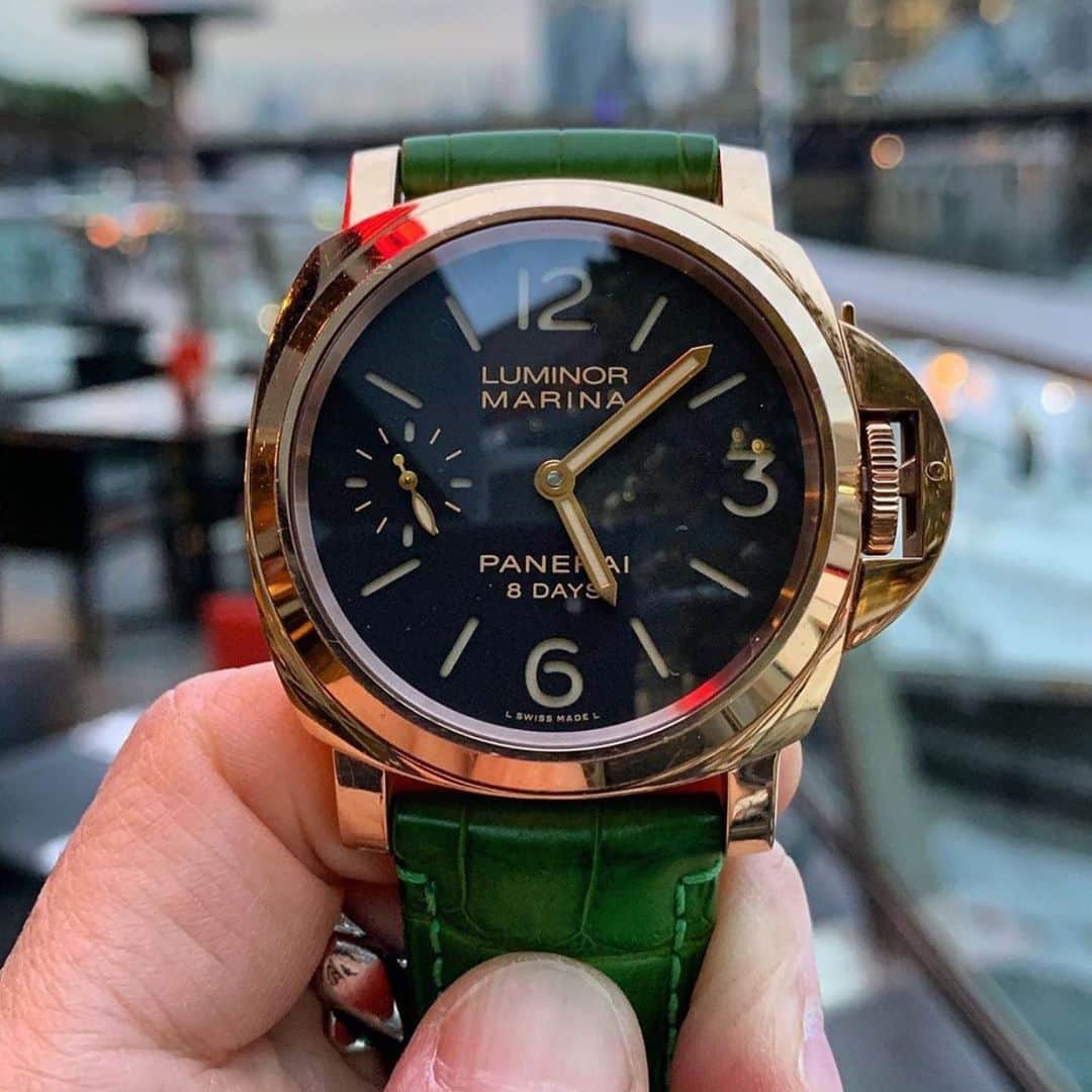 パネライのインスタグラム：「Gold Luminor Marina? 👍🏼👎🏼 #Panerai #PAM511 pic by @fly_lpp #paneraicentral」