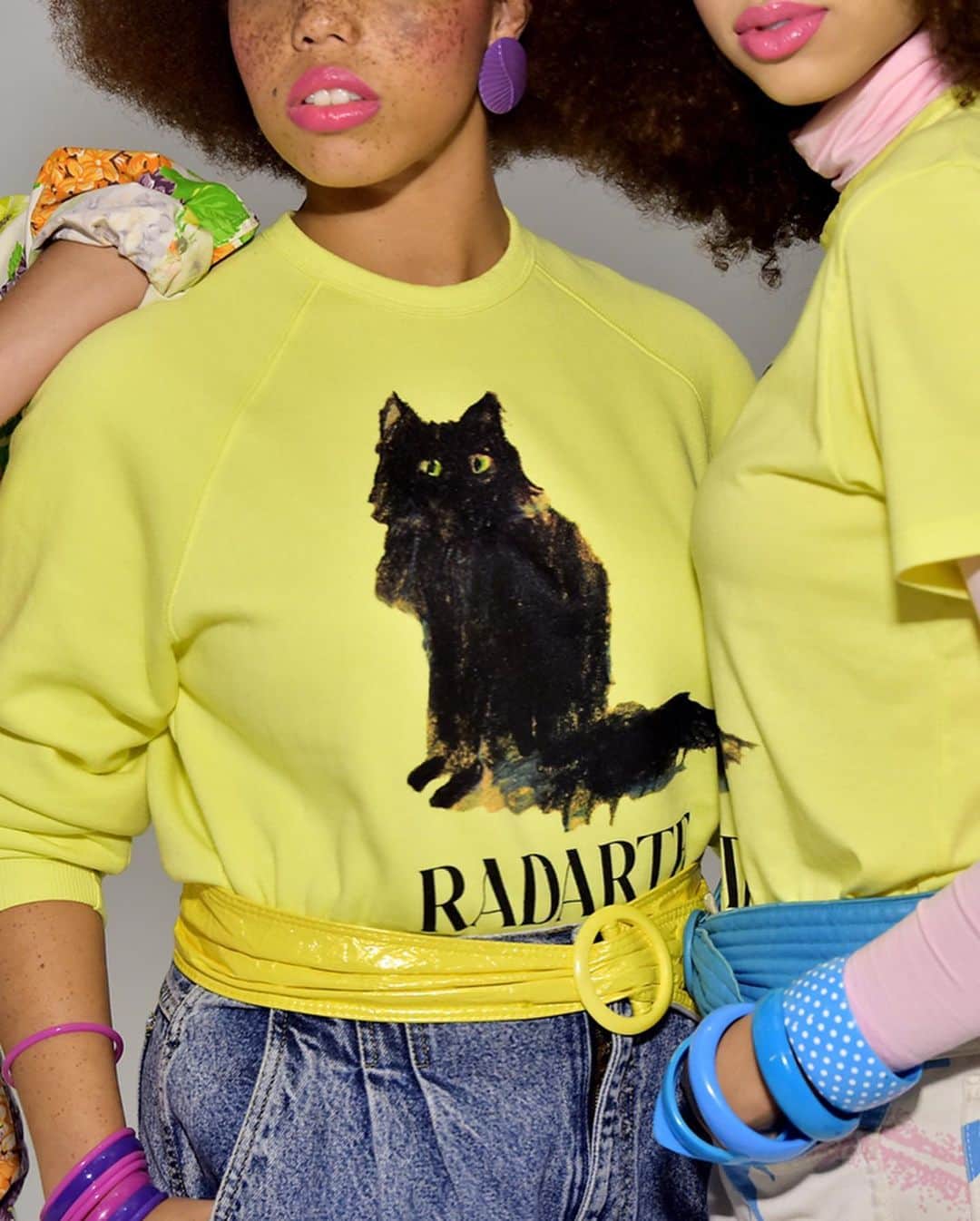 ロダルテさんのインスタグラム写真 - (ロダルテInstagram)「Cats, kittens and butterflies. 💕🐱🦋So excited to share the Rodarte T-shirts and Sweatshirts featuring artwork by @marieastman_artist for a limited edition project with @made. The capsule of “Radarte” items are now on sale in a special pop up at @fredsegal and on FredSegal.com (Styled by @ashleyfurnival and @shirleykurata). #marieastman #rodarte」8月4日 2時56分 - rodarte