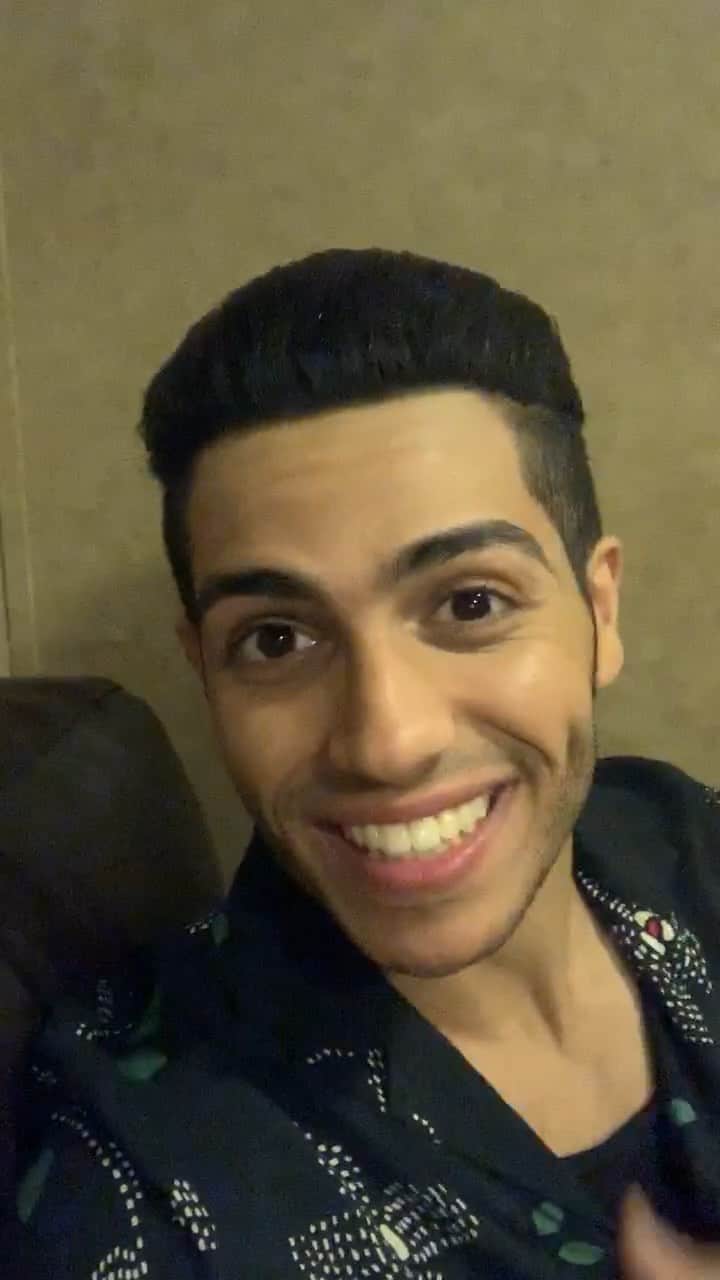 メナ・マスードのインスタグラム：「Let’s get ready to... weekly update! Still shooting #Reprisal — and got to show some folks the first episode recently which was very cool. Hugely looking forward to D23 later this month and showing you guys some of the cool extras on the #Aladdin Blu-ray!  Drop a comment below telling me what movies you’re seeing and loving in theaters right now!」