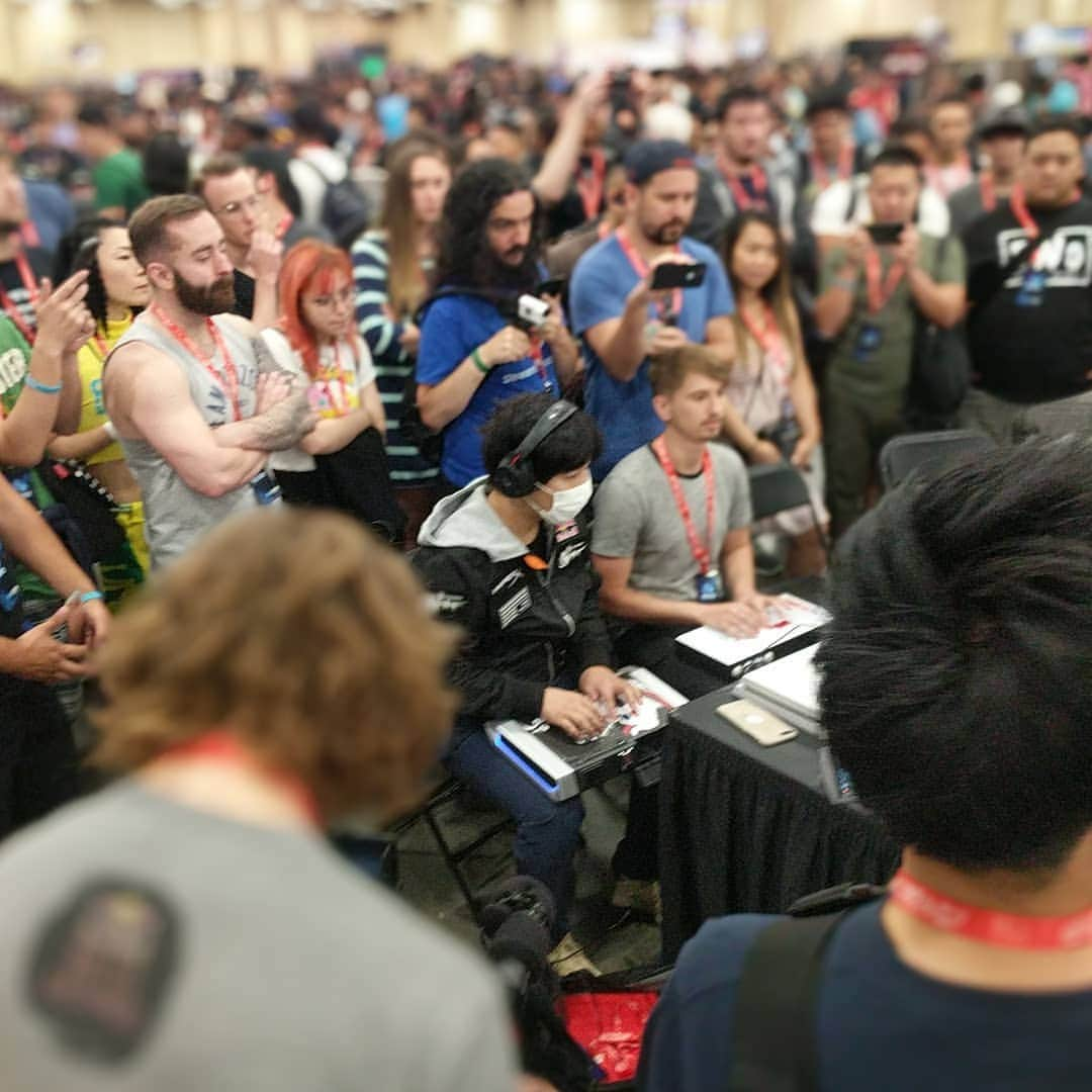 梅原大吾さんのインスタグラム写真 - (梅原大吾Instagram)「1試合目勝ちました！ Won my first set! #EVO2019」8月4日 3時05分 - daigothebeast