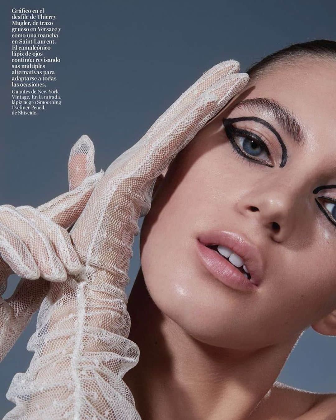 ヴァレリー・カウフマンのインスタグラム：「Resting #mood face all summer 💛 #throwback @VogueSpain by @Nagi_Sakai」