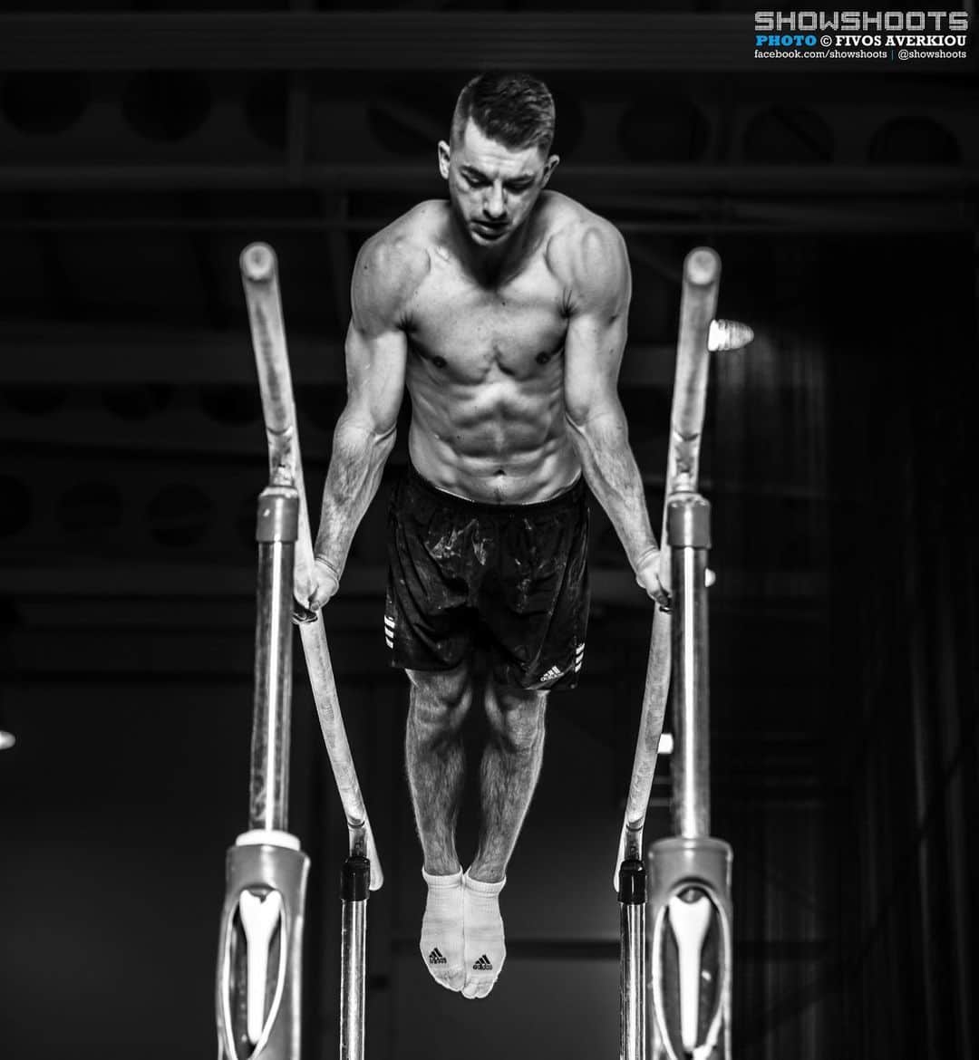 マックス・ウィットロックのインスタグラム：「Wicked session today! 1 routine on each apparatus to finish off probably hardest week of training in our build up where it’s all about routine numbers and building fitness! 🇬🇧👍 📷 - @showshoots . #gymnast #gymnastics #fitness #fitnessmotivation #training #gym #motivation #healthandfitness #bodyweighttraining #bodybuilding #weekend」