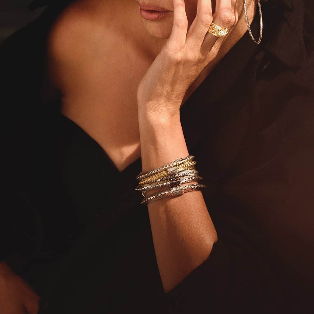 ジョン ハーディーさんのインスタグラム写真 - (ジョン ハーディーInstagram)「Our Fall 2019 campaign star #PenelopeCruz imbues action with artistry, style with soul, and passion with perspective. 📷: @larufoto  #JohnHardy」8月4日 3時45分 - johnhardyjewelry
