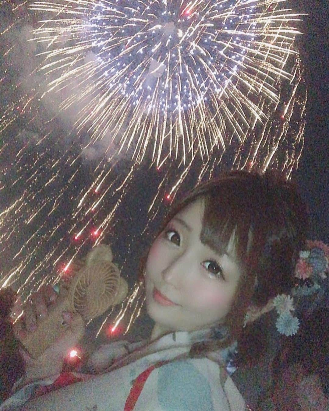 佐倉絆さんのインスタグラム写真 - (佐倉絆Instagram)「浴衣着て花火大会へ🏮👘🎆🎇 綺麗だった🥰💓 #いたばし花火大会  #ふりふ浴衣 #禁酒解禁 #かき氷はいちご #フランクフルトが好きすぎ #下ネタじゃない #大きいも下ネタじゃない #来年も来たいな」8月4日 3時42分 - kizunasakura