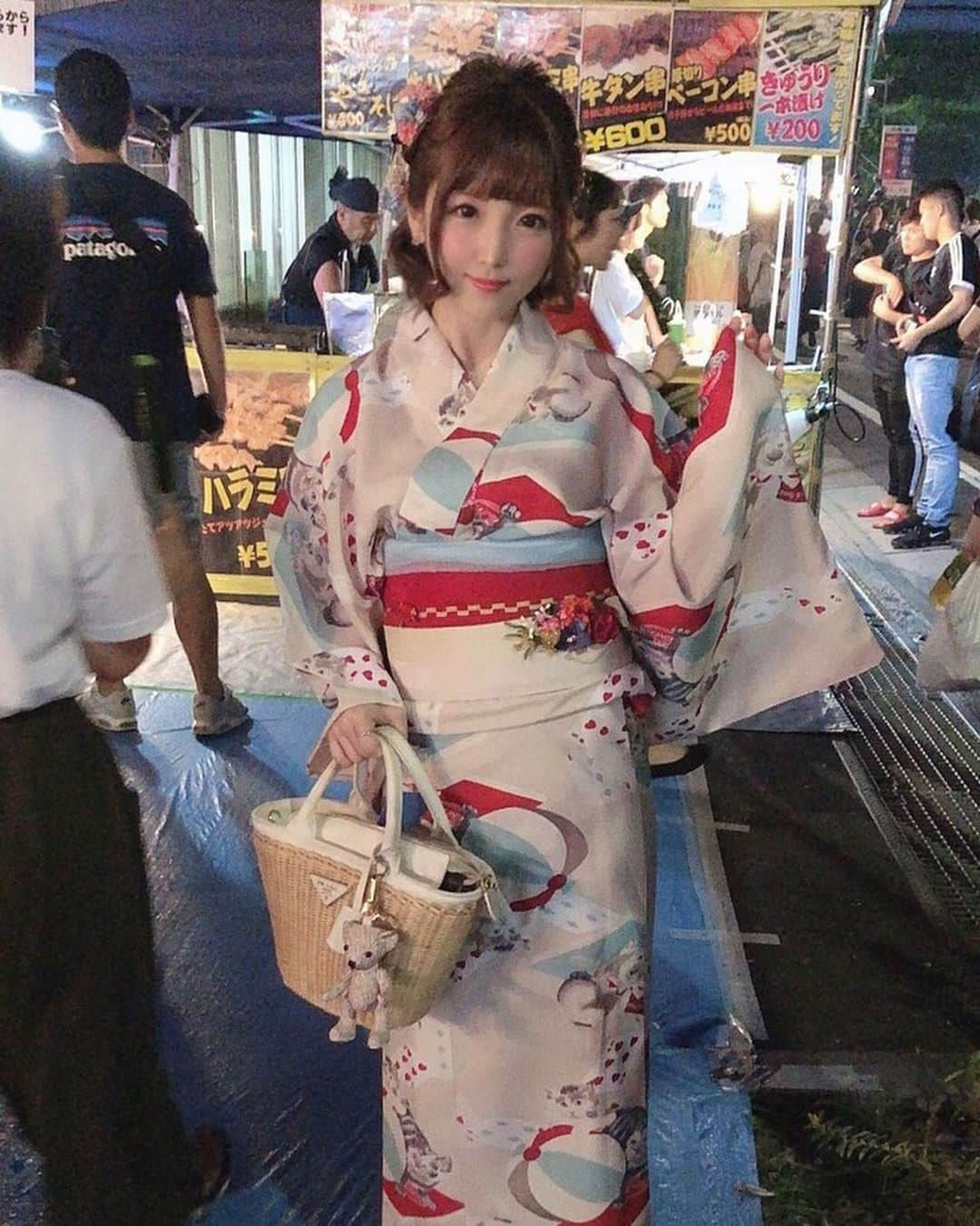 佐倉絆さんのインスタグラム写真 - (佐倉絆Instagram)「浴衣着て花火大会へ🏮👘🎆🎇 綺麗だった🥰💓 #いたばし花火大会  #ふりふ浴衣 #禁酒解禁 #かき氷はいちご #フランクフルトが好きすぎ #下ネタじゃない #大きいも下ネタじゃない #来年も来たいな」8月4日 3時42分 - kizunasakura