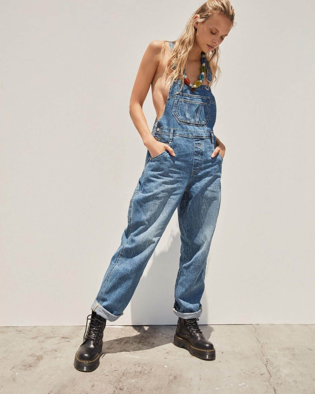 Urban Outfittersさんのインスタグラム写真 - (Urban OutfittersInstagram)「Everybody needs a perfect pair of overalls. These are the ones. #UODenim」8月4日 4時03分 - urbanoutfitters