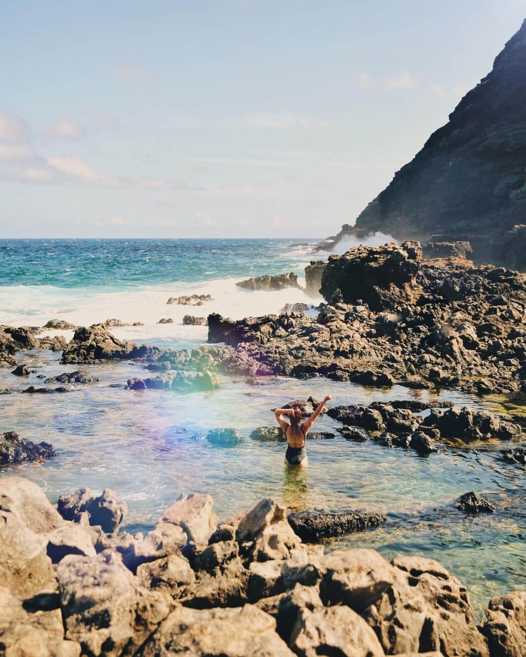 ハワイアン航空さんのインスタグラム写真 - (ハワイアン航空Instagram)「Who doesn't love a good tidepool party? Home to many small sea creatures, just be careful not to step on any coral life or wana (sea urchins)! 🐚🌊 📷: @venturetravelist . . . #GlimpseofHawaii #NakedHawaii #HawaiiUnchained #Hawaii #LuckyweliveHI」8月4日 4時00分 - hawaiianairlines