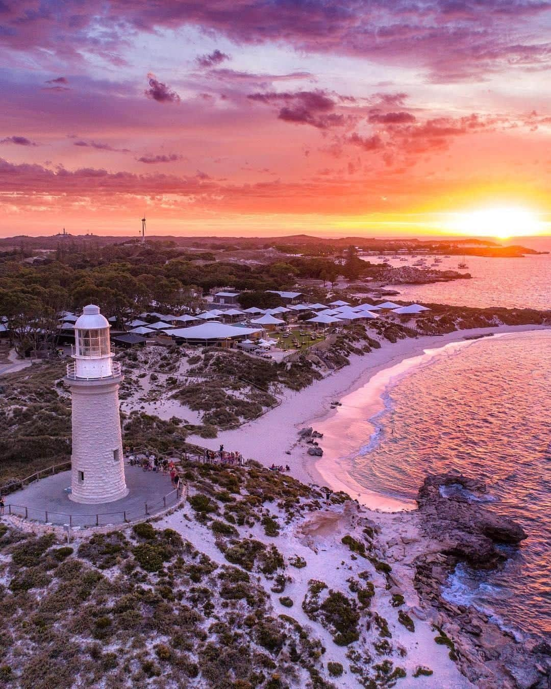 Australiaさんのインスタグラム写真 - (AustraliaInstagram)「Here comes the cue for #BathurstLighthouse to start its shift. 🌅 @scottslawinski watched the #sunset over @rottnestislandwa’s #PinkysBeach, which is one of the best spots to spend the evening on this @westernaustralia island. A ferry ride from @destinationperth or #Fremantle, you can find sandy beaches, scenic headlands, and adorable wildlife on this slice of paradise. Stay right on this #beach at @discoveryrottnestisland for beachfront views and easy access to Pinky's Beach Club, which is the ultimate spot to have dinner or sip on a cocktail as you watch the sun go down.  #seeaustralia #justanotherdayinwa #rottnestisland #wildlife #travel」8月4日 4時00分 - australia