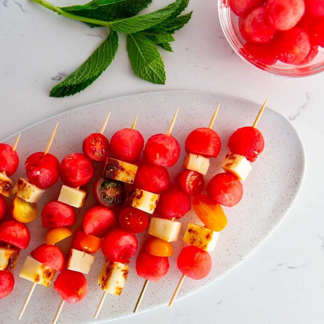 OXOさんのインスタグラム写真 - (OXOInstagram)「Meet the star of your next cookout: #watermelon skewers. (Link in bio for more grilling ideas.)」8月4日 4時14分 - oxo
