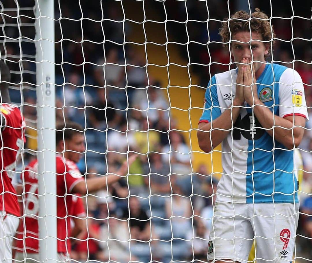 サム・ギャラガーさんのインスタグラム写真 - (サム・ギャラガーInstagram)「Not the start we had hoped for but it was great to be back playing at Ewood 🔵⚪️」8月4日 4時29分 - sam9allagher